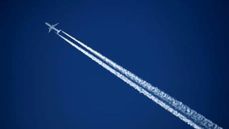 "Des bruits étranges dans le cockpit": un vol Lufthansa se retrouve sans personne aux commandes pendant 10 minutes après le malaise du pilote