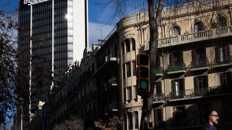 La Audiencia Nacional rechaza que Foment intervenga en la opa del BBVA al Sabadell