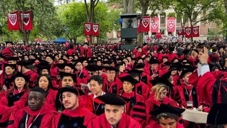 Tribunale sospende divieto Trump a studenti stranieri ad Harvard