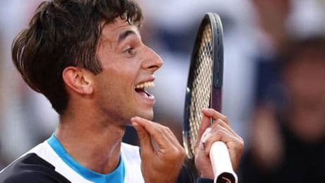 Impresa Gigante. E Tsitsipas va ko