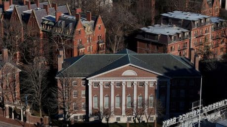 États-Unis: Trump poursuit son offensive contre l'université d'Harvard
