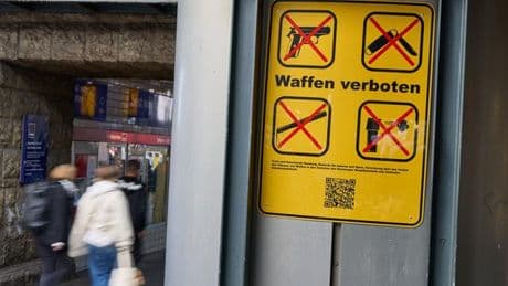 Attacke am Hauptbahnhof: Innenministerium: Tatverdächtige gebürtig aus Niedersachsen