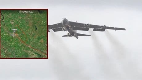 ?Pilota di un volo di linea evita la collisione con un bombardiere B-52, la virata "aggressiva" prima dello schianto: «Non ci è stato segnalato»