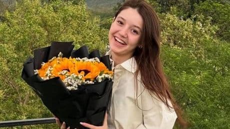 Muere asesinada la tiktoker Sana Yousaf a los 17 años tras recibir un disparo en su casa en Pakistán