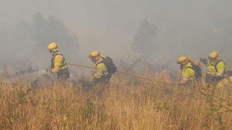 León, de nuevo en vilo por un peligroso fuego: incendio de nivel 1 en Santiago de la Valduerna