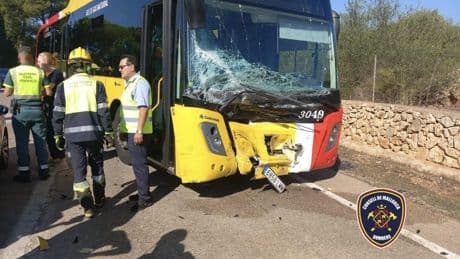 Nueve heridos, tres graves, al colisionar un autobús, una furgoneta y un coche en Manacor