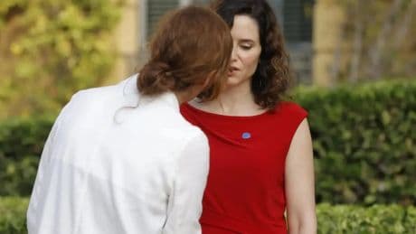 Mónica García y Ayuso protagonizan un encontronazo en la Conferencia de Presidentes y tienen que ser separadas
