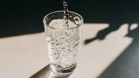 Flavored Water unter der Lupe: Was Verbraucherschützer alarmiert