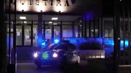 "Abusi sessuali su colleghe e infermiere": la polizia arresta un primario