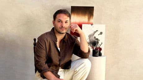 Álvaro Toledo, experto en decoración: “Colocar un cuadro que pondrías en el salón encima del inodoro es un truco económico para renovar el baño y hacer que parezca más elegante”