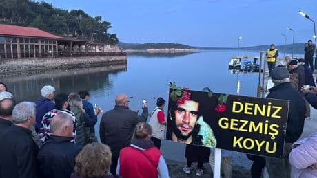 Denizler Ayvalık’ta idam edildiği saatte anıldı