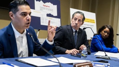 Democrats investigate FBI effort to "hunt down" Texas legislators
