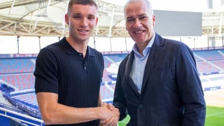 Álex Primo amplía su vinculación con el Levante hasta 2028