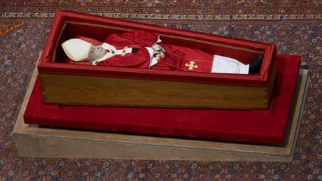 Thanatopraxie: Wie die Einbalsamierung von Papst Franziskus abläuft