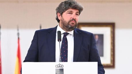 Miras reforzará con 700 agentes las policías locales de su comunidad, tras las cacerías racistas de Torre Pacheco