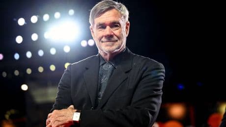 Ironia, mutui e pistole. Gus Van Sant torna per accusare le banche