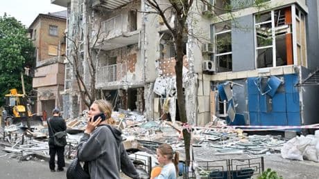 Guerre en Ukraine: la Russie bombarde massivement plusieurs régions, au moins quatre morts à Kiev