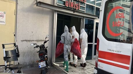 Kimyasal madde tankını temizlerken fenalaşan işçiler hastaneye kaldırıldı