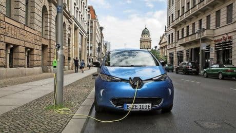 Kein Hinweisschild - Darf ich an Ladepunkten von Laternen parken?