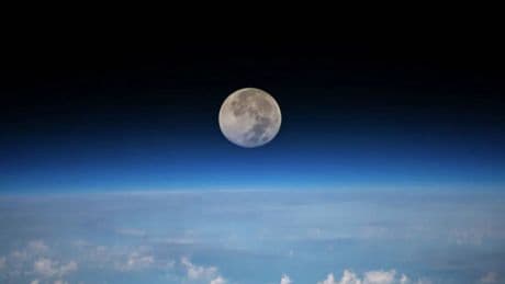 El 11 de junio, mira al cielo: verás una luna llena que solo ocurre cada 18 años y medio