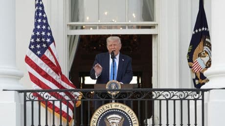 Trump revive el veto musulmán de su primer mandato y prohíbe la entrada a EE.UU. desde 12 países