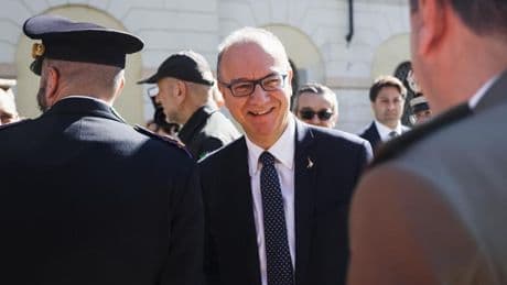Preside aggredito a Genova dalla madre di uno studente, il ministro Valditara: “Arresto immediato per i violenti”