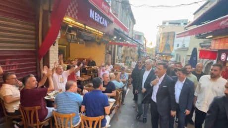 Özgür Çelik esnaf ziyaretinde alkışlarla karşılandı