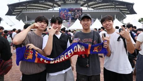 El Barça, 'perseguido' a todas partes por los aficionados coreanos