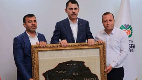 Bakan Kurum'dan deprem bölgesi müteahhitlerine net mesaj: "Toplantı değil, iş yapın!"