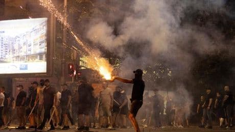 La Serbie en proie “à des scènes de guerre civile”