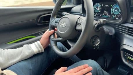 Nach Hirn-OP: Autofahren trotz Epilepsie: 30-Jähriger darf wieder selbst ans Steuer