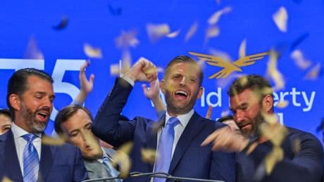 Trump gana con su cripto 5.000 millones, más que su patrimonio