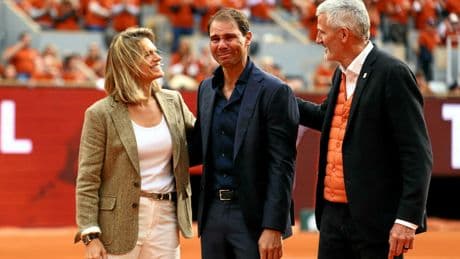 Des larmes pour l'éternité : l'ultime hommage au roi Nadal de Roland-Garros