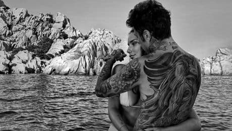 "Se smetti di inseguire…": il post enigmatico di Fedez alla nuova fidanzata