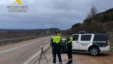 La sorpresa que se llevó la Guardia Civil al detener a un conductor que iba a más del doble en una vía de 90 km/h