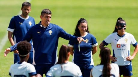 Francisco Neto, el decano de los banquillos en la Eurocopa ante el listón de Portugal: nunca superó una fase de grupos