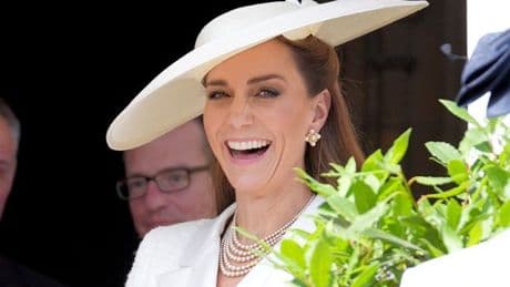 Kate Middleton giggles as she leaves William hanging during Garter Day mix-up