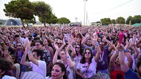 El Festival Internacional de Benicàssim arranca con ambiente festivo pese a la protesta por el fondo vinculado a Israel