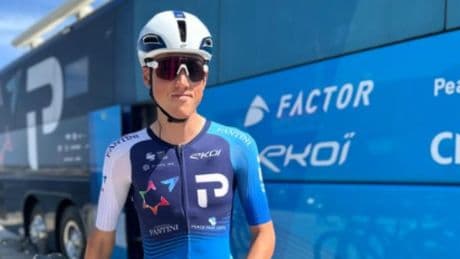 El Israel Premier Tech borra el nombre del país de su maillot de La Vuelta: "Dada la peligrosidad de algunas protestas"