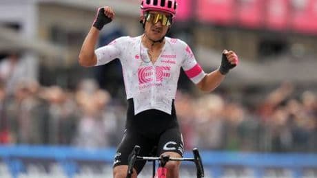 Giro d’Italia, Carapaz vince con un finale spettacolare. Del Toro meglio di Roglic e Ayuso