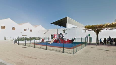 Un mujer evita que la secuestren junto a su hijo de dos años en un aparcamiento de Chiclana
