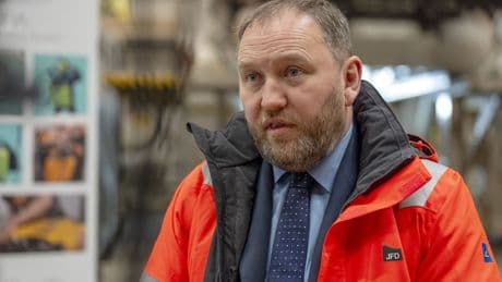 Ian Murray to cut steel on barge that will help deliver three new Navy ships