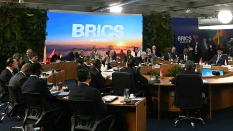 Droits de douane : les Brics ne cherchent pas la confrontation, assure la Chine