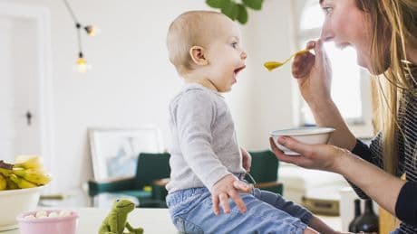 ÖKO-TEST deckt auf: Massenchemikalie in Babybrei nachgewiesen