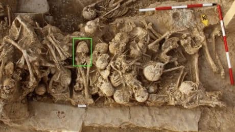 Abren una tumba en Irán y encuentran un cráneo cónico: es el resultado de lo que se hacía hace 6.200 años