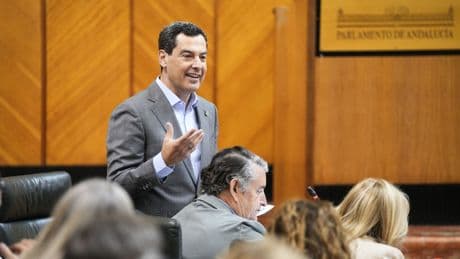 Lío en el Parlamento andaluz: Moreno acusa al PSOE de Montero de usar una &quot;estrategia para reventar todos los plenos&quot;