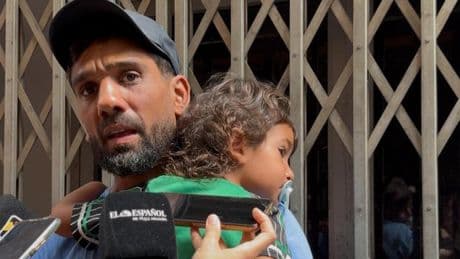 Manuel, padre de familia que ha logrado paralizar su desahucio: “Nos ha pillado en la cama. No sabíamos nada”