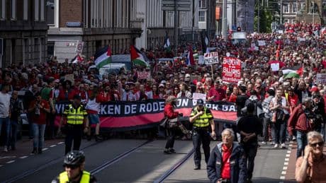 Pro-Palestijnse activisten klagen over ’mooi weer-demonstranten’ Den Haag: ’Waarom nu pas?’
