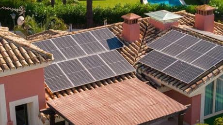 Cuando la red falla, el sol no: protege tu hogar de apagones y ahorra con energía solar