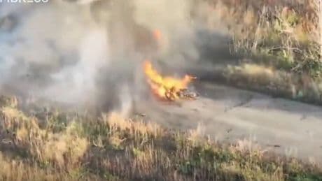 Mit Panzer und Drohnen - Ukrainer stoppen russische Motorrad-Attacke